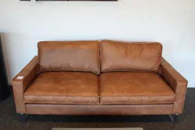 Lederen 3-zits bank, afm. 205 x 98 x hoogte rugleuning 90 cm – kavel bij HNVI, 's-Hertogenbosch