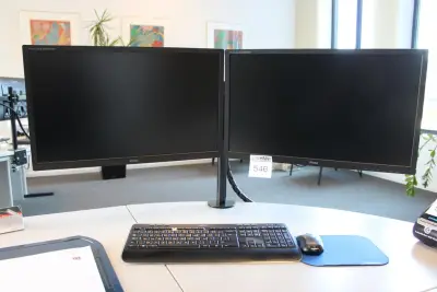 Dubbele 24 inch monitor IIYAMA op beugel met toetsenbord en muis – kavel bij HNVI, 's-Hertogenbosch