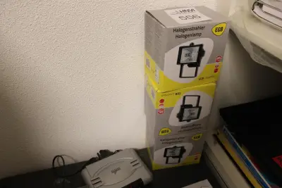 Drie halogeenlampen EGB – kavel bij HNVI, 's-Hertogenbosch