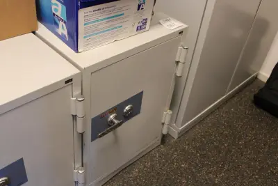 Kluis/Datasafe Profiler 070D. Afmeting 50 x50 cm. Hoogte 70 cm. Sleutels aanwezig – kavel bij HNVI, 's-Hertogenbosch