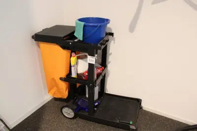 Poetswagen met diverse schoonmaakmaterialen – kavel bij HNVI, 's-Hertogenbosch