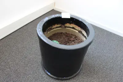 Bloempot hoogte 40 cm – kavel bij HNVI, 's-Hertogenbosch