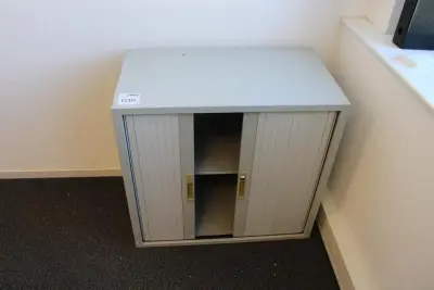 Archiefkastje met twee roldeuren. Afmeting 80 x 45 cm. Hoogte 73,5 cm – kavel bij HNVI, 's-Hertogenbosch