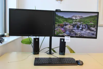 Dubbele 24 inch monitor IIYAMA op beugel met toetsenbord en muis en JBL speakers – kavel bij HNVI, 's-Hertogenbosch