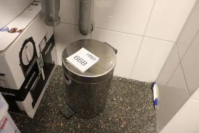 Pedaalemmer BRABANTIA. Hoogte 25 cm – kavel bij HNVI, 's-Hertogenbosch