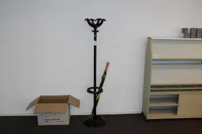 Staande kapstok met paraplufunctie. Hoogte 166 cm – kavel bij HNVI, 's-Hertogenbosch