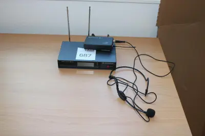 Microfoon headset SENNHEISER met zender en ontvanger – kavel bij HNVI, 's-Hertogenbosch