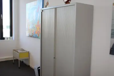 Archiefkast met twee roldeuren. Afmeting 120 x 45 cm. Hoogte 197 cm – kavel bij HNVI, 's-Hertogenbosch