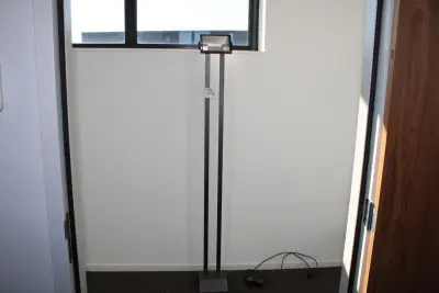 Staande lamp met dimmer – kavel bij HNVI, 's-Hertogenbosch