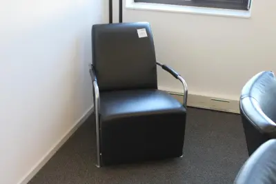 Fauteuil GELDERLAND 6420, ontworpen door Jan des Bouvrie – kavel bij HNVI, 's-Hertogenbosch