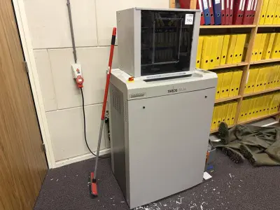 Professionele papiervernietiger DATASHREDDER TAROS 50.66n – kavel bij HNVI, 's-Hertogenbosch