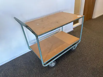 Plateauwagen Afmeting 102 x 61 cm. Hoogte 84 cm – kavel bij HNVI, 's-Hertogenbosch