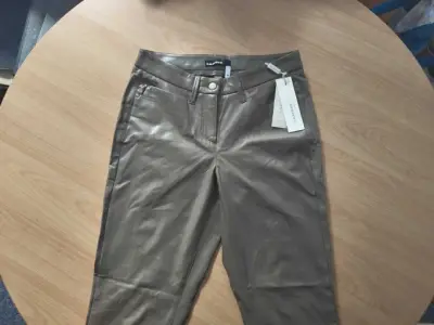 1 Hose, Marke Cambio, Größe 38, hell-braun – kavel bij Zoll-Auktion, Isernhagen