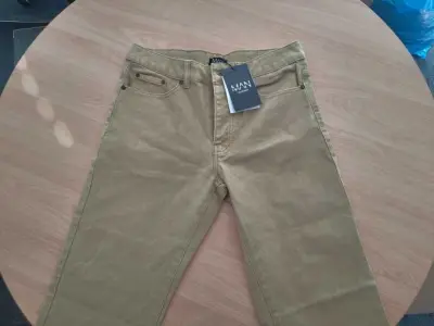 1 Hose, Marke boohooMAN, Größe 30, hell-braun – kavel bij Zoll-Auktion, Isernhagen
