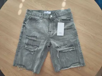 1 Hose kurz, Marke Bershka, Größe 36, grau – kavel bij Zoll-Auktion, Isernhagen