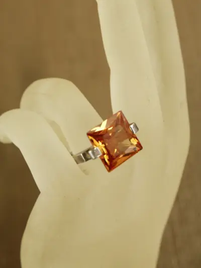 M&Molt sterling zilveren ring met oranje steen – kavel bij De Kringwinkel, Antwerpen