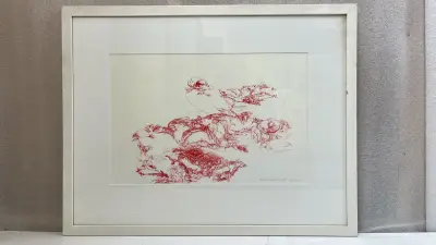 Hedendaags ingelijst grafisch werk in rode inkt – Abstracte compositie / liggend naakt, gesigneerd & gedateerd 2004 met handgeschreven opdracht (Pa… – kavel bij De Kringwinkel, Waa