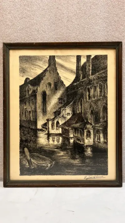 Vintage ingelijste lithografie / houtskooltekening – Gezicht op de reien van Brugge (Rozenhoedkaai / Dijver), gesigneerd J./L. Janssens, midden 20e… – kavel bij De Kringwinkel, Waa