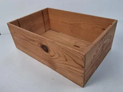 Rechthoekige Bordeaux-wijnkist van hout – kavel bij De Kringwinkel, Waardamme
