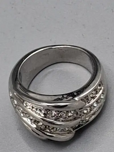 Brede zilverkleurige statement ring – kavel bij De Kringwinkel, Waardamme
