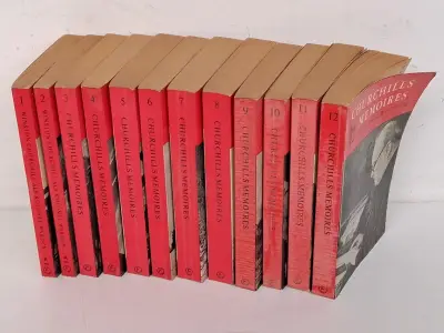 De memoires van Winston Churchill over de Tweede Wereldoorlog en een begeleidend werk – kavel bij De Kringwinkel, Waardamme