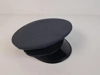 Platpet (ook wel kleppet, service cap of peaked cap genoemd) – kavel bij De Kringwinkel, Waardamme