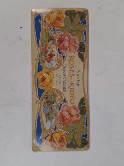 Vintage metalen reclamebord in Art Nouveau-stijl voor "Savon Roses de Kioto" – kavel bij De Kringwinkel, Waardamme