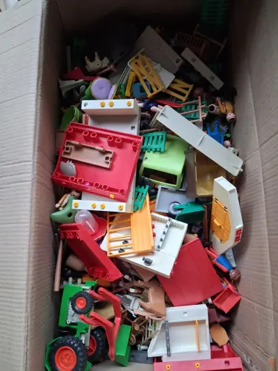 7 kg losse, ongesorteerde playmobil – kavel bij De Kringwinkel, Waardamme