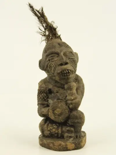 Centraal-Afrikaans Nkisi-krachtfiguur in de Kongo-traditie – kavel bij De Kringwinkel, Antwerpen