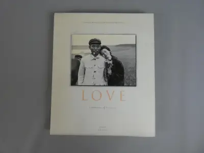 LOVE – a celebration of humanity – kavel bij De Kringwinkel, Diest