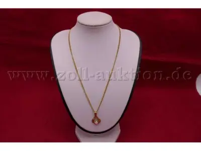 1 Kette mit Anhänger; goldfarben mit synthetischer Perle; 42 cm – kavel bij Zoll-Auktion, Paderborn