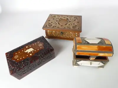 Set van 3 Handgemaakte decoratieve houten sieradenkistjes – kavel bij De Kringwinkel, Heverlee