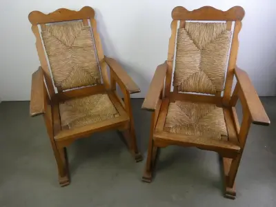 Set van 2 Franse Vintage Eiken 'Chauffeuses' met Biezen Zitting – kavel bij De Kringwinkel, Heverlee