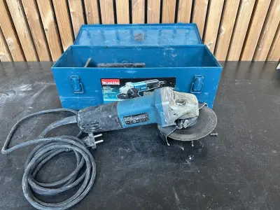 Makita 9558hnr Haakse Slijper – kavel bij Hammertime