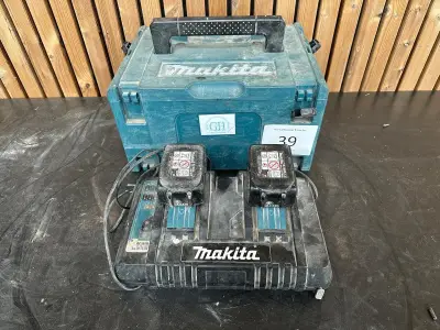 Makita Dc18rd Duo Lader + 2x Accu – kavel bij Hammertime