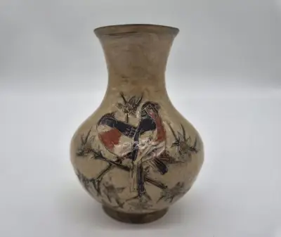 Zeer bijzondere vintage Oosterse siervaas – unieke vogel- en bloemdecoratie – vermoedelijk messing – 20e eeuw – kavel bij Onlineveilingmeester, Groningen