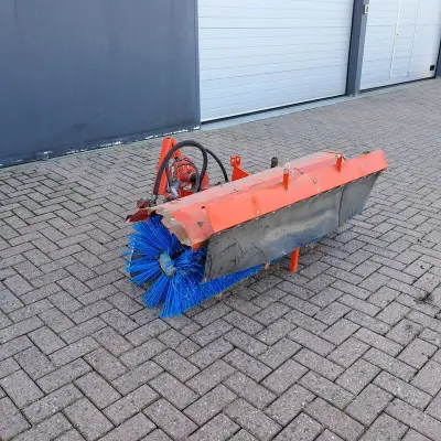 Hydraulisch Aangedreven Rolbezem, HAKO, FKM-CM 2000, Rood – kavel bij Onlineveilingmeester, Wijk en Aalburg