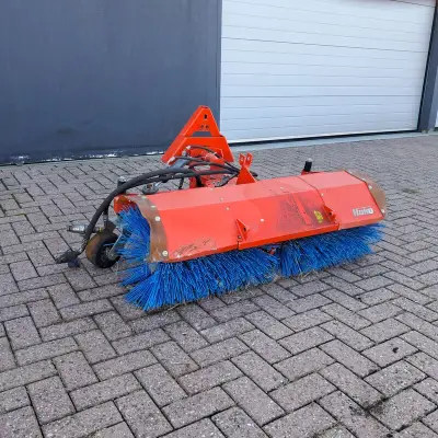 Hydraulisch Aangedreven Rolbezem, HAKO, FKM, Rood – kavel bij Onlineveilingmeester, Wijk en Aalburg