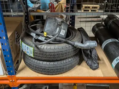 Thuislaadstation (wallbox), autobanden en autoveiligheidstas – kavel bij Onlineveilingmeester, Heerenveen