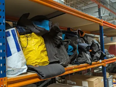 Partij diverse werkleding, o.a. DASSY en Grisport – kavel bij Onlineveilingmeester, Heerenveen