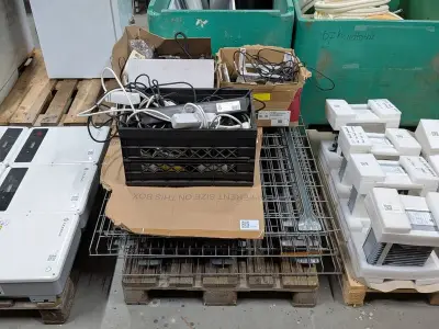 Partij elektrotechnisch materiaal en stalen draadroosters – kavel bij Onlineveilingmeester, Heerenveen