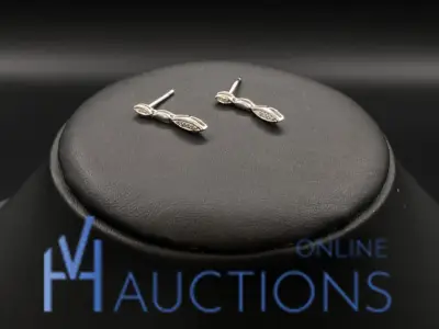 white gold earrings set with diamond 18 carat – kavel bij VH Auctions