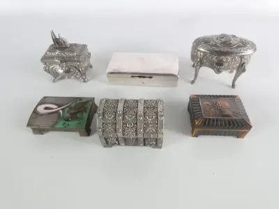 Fraaie verzameling van 6 diverse oude en vintage sieraden- en snuisterijdoosjes – 19e/20e eeuw – kavel bij De Kringwinkel, Heverlee