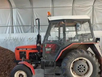 1 Zugmaschine Ackerschlepper Zetor ZKL (CS), Typ 5211.1, fahrbereit – kavel bij Zoll-Auktion, Spremberg