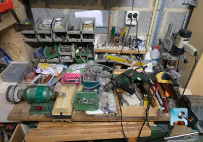 Werkbank met inbegrepen onderdelen – kavel bij Clicpublic, Nivelles