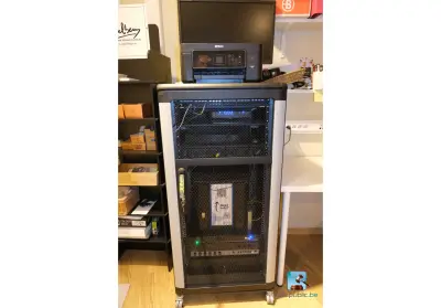Batch van hardware – kavel bij Clicpublic, Liege
