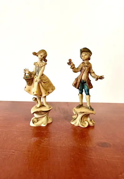 2 oude kunststof beeldjes (Italia) – kavel bij GSD Auctions, Zoeterwoude