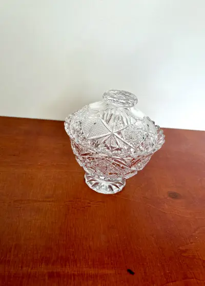 Kristallen Bonbonnière met platte deksel – kavel bij GSD Auctions, Zoeterwoude