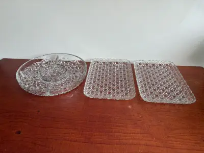 2 gebak schaal en een bonbon schaal van kristal – kavel bij GSD Auctions, Zoeterwoude