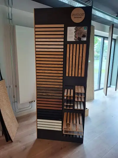 Showroomdisplay met diverse panelen – kavel bij Onlineveilingmeester, Hoogeveen